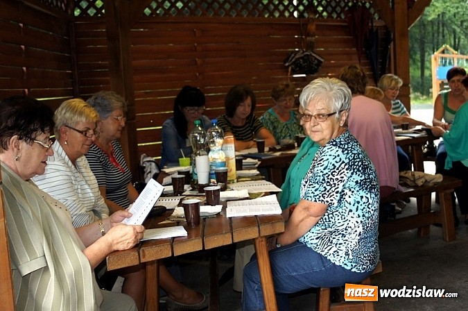 Zdjęcie w galerii na portalu naszwodzislaw.com: Miłośniczki Pieśni Biesiadnej grillowały i śpiewały w altanie sołeckiej  wiadomości z regionu