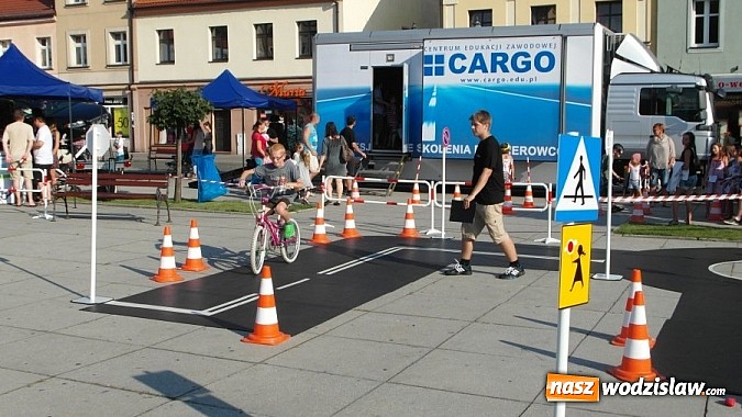 Zdjęcie w galerii na portalu naszwodzislaw.com: Policjanci na pikniku św. Wawrzyńca wiadomości z regionu