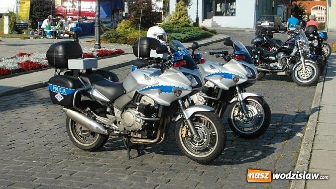 Zdjęcie w galerii na portalu naszwodzislaw.com: Policjanci na pikniku św. Wawrzyńca wiadomości z regionu