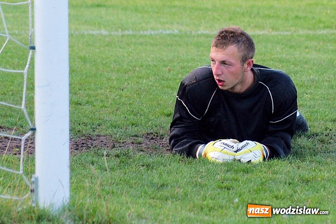 Zdjęcie w galerii na portalu naszwodzislaw.com: B klasa: Naprzód wrócił z Raciborza bez punktów. Wicher Płonia górą wiadomości z regionu