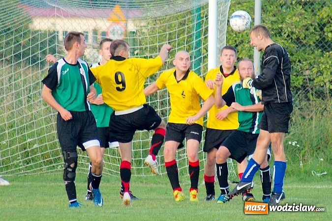 Zdjęcie w galerii na portalu naszwodzislaw.com: B klasa: Naprzód wrócił z Raciborza bez punktów. Wicher Płonia górą wiadomości z regionu