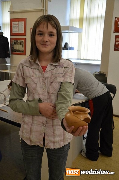 Zdjęcie w galerii na portalu naszwodzislaw.com: Trzecia odsłona muzealnych warsztatów archeologicznych wiadomości z regionu