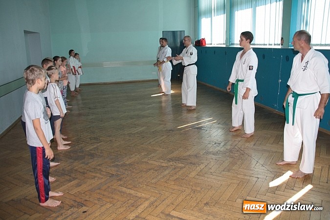 Zdjęcie w galerii na portalu naszwodzislaw.com:  Zajęcia z karate – czyli ostatnie warsztaty w ramach wakacyjnej akcji w WCK! wiadomości z regionu