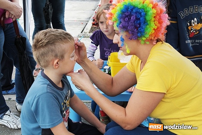 Zdjęcie w galerii na portalu naszwodzislaw.com: Zwierzęta przez kilka godzin rządziły na wodzisławskim rynku wiadomości z regionu