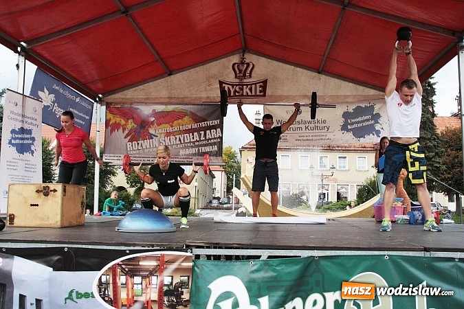 Zdjęcie w galerii na portalu naszwodzislaw.com: Zwierzęta przez kilka godzin rządziły na wodzisławskim rynku wiadomości z regionu