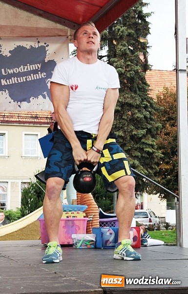 Zdjęcie w galerii na portalu naszwodzislaw.com: Zwierzęta przez kilka godzin rządziły na wodzisławskim rynku wiadomości z regionu