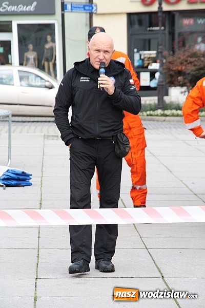 Zdjęcie w galerii na portalu naszwodzislaw.com: Zwierzęta przez kilka godzin rządziły na wodzisławskim rynku wiadomości z regionu