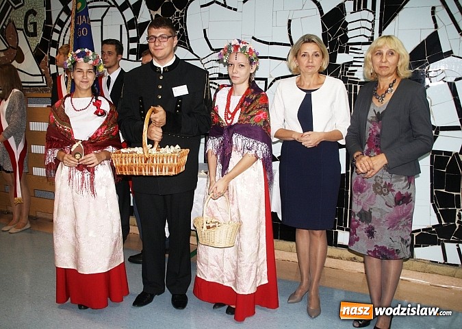 Zdjęcie w galerii na portalu naszwodzislaw.com: Rok Szkolny 2014/2015 oficjalnie rozpoczęty  wiadomości z regionu