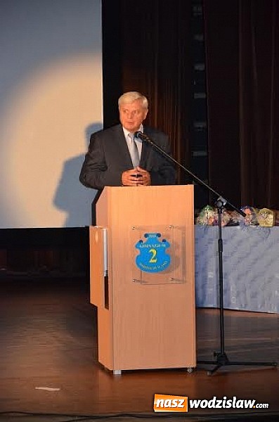 Zdjęcie w galerii na portalu naszwodzislaw.com: Akademickie rozpoczęcie roku szkolnego w Gimnazjum nr 2 im. Ziemi Wodzisławskiej wiadomości z regionu