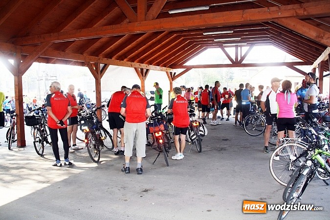 Zdjęcie w galerii na portalu naszwodzislaw.com: Wyruszył VI Międzygminny Rajd Rowerowy Morawskich Wrót wiadomości z regionu