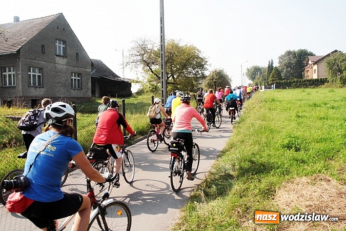 Zdjęcie w galerii na portalu naszwodzislaw.com: Wyruszył VI Międzygminny Rajd Rowerowy Morawskich Wrót wiadomości z regionu