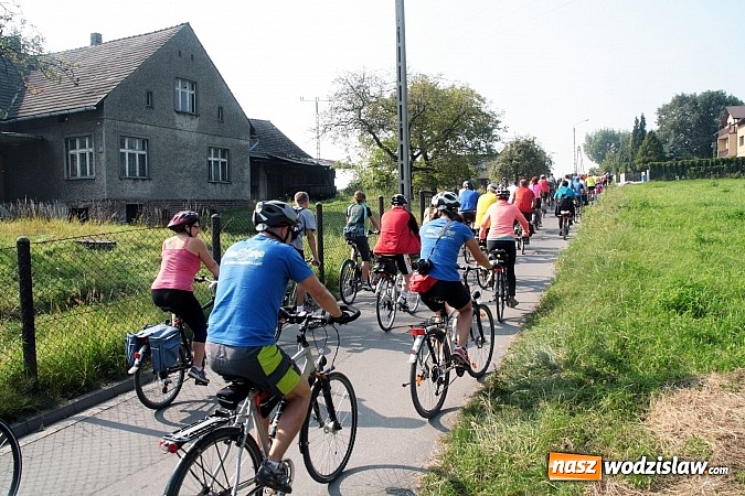 Zdjęcie w galerii na portalu naszwodzislaw.com: Wyruszył VI Międzygminny Rajd Rowerowy Morawskich Wrót wiadomości z regionu