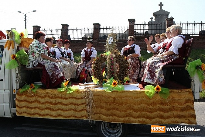 Zdjęcie w galerii na portalu naszwodzislaw.com: Potężny korowód dożynkowy w Lubomi! wiadomości z regionu