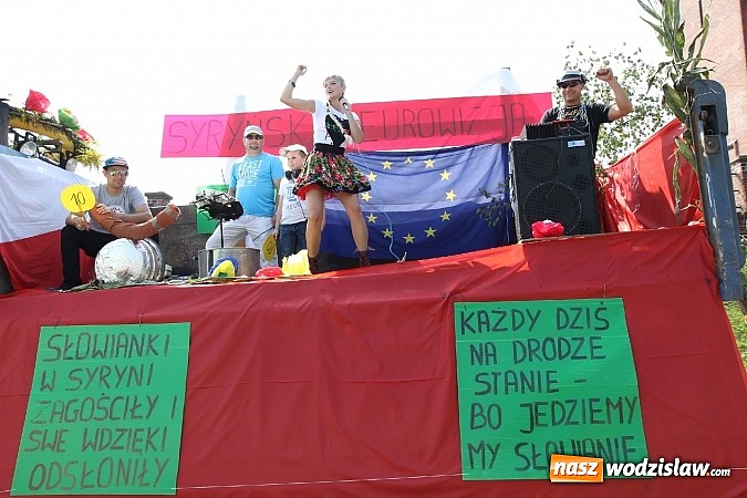 Zdjęcie w galerii na portalu naszwodzislaw.com: Potężny korowód dożynkowy w Lubomi! wiadomości z regionu