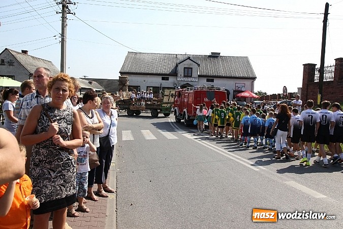 Zdjęcie w galerii na portalu naszwodzislaw.com: Potężny korowód dożynkowy w Lubomi! wiadomości z regionu