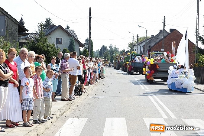 Zdjęcie w galerii na portalu naszwodzislaw.com: Potężny korowód dożynkowy w Lubomi! wiadomości z regionu