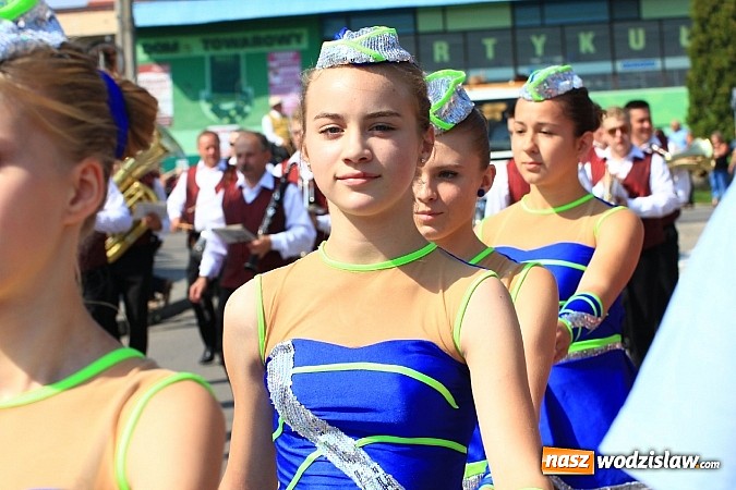 Zdjęcie w galerii na portalu naszwodzislaw.com: Potężny korowód dożynkowy w Lubomi! wiadomości z regionu