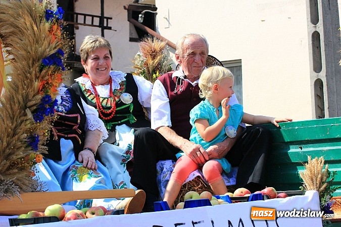 Zdjęcie w galerii na portalu naszwodzislaw.com: Potężny korowód dożynkowy w Lubomi! wiadomości z regionu