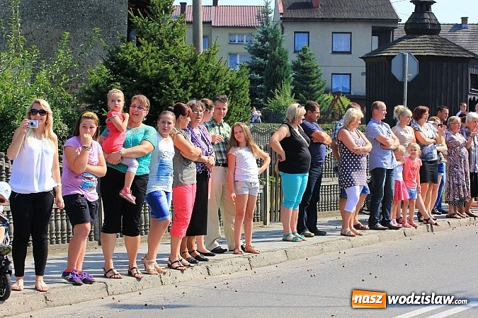 Zdjęcie w galerii na portalu naszwodzislaw.com: Potężny korowód dożynkowy w Lubomi! wiadomości z regionu