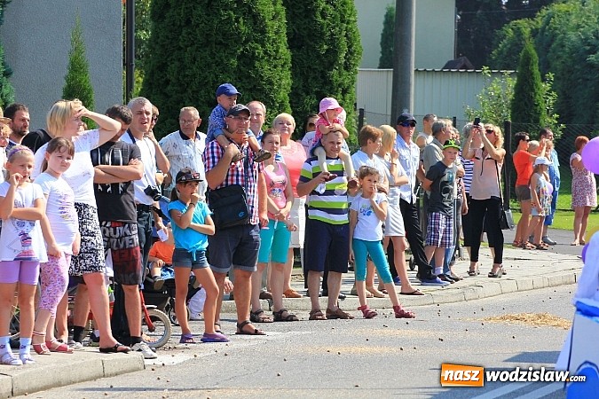 Zdjęcie w galerii na portalu naszwodzislaw.com: Potężny korowód dożynkowy w Lubomi! wiadomości z regionu