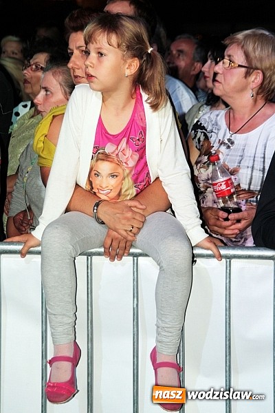 Zdjęcie w galerii na portalu naszwodzislaw.com: Energiczny koncert Dody na zakończenie dożynek w Lubomi! wiadomości z regionu