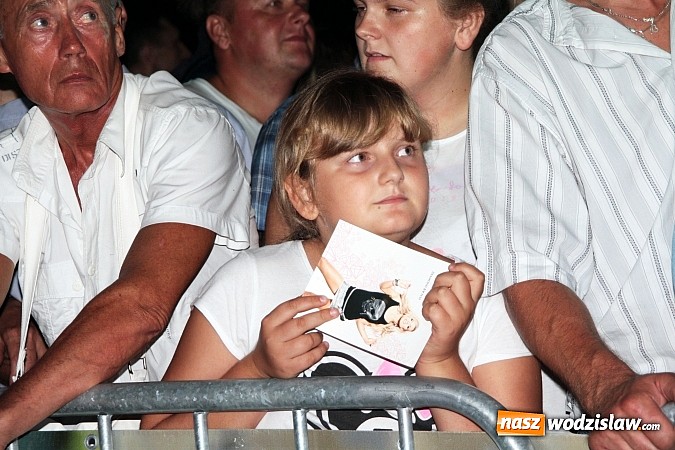 Zdjęcie w galerii na portalu naszwodzislaw.com: Energiczny koncert Dody na zakończenie dożynek w Lubomi! wiadomości z regionu