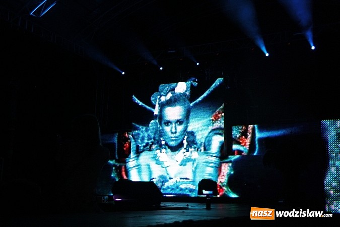 Zdjęcie w galerii na portalu naszwodzislaw.com: Energiczny koncert Dody na zakończenie dożynek w Lubomi! wiadomości z regionu