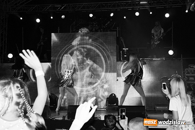 Zdjęcie w galerii na portalu naszwodzislaw.com: Energiczny koncert Dody na zakończenie dożynek w Lubomi! wiadomości z regionu