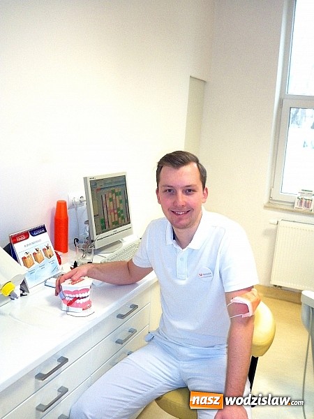 Zdjęcie w galerii na portalu naszwodzislaw.com: Lakowanie a lakierowanie zębów. W czym tkwi różnica? wiadomości z regionu