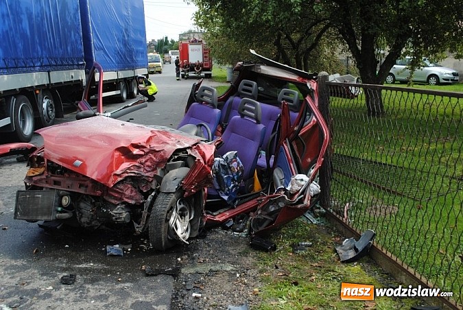 Zdjęcie w galerii na portalu naszwodzislaw.com: Wypadek w Skrzyszowie. Stracił panowanie nad pojazdem i zjechał na przeciwległy pas ruchu!  wiadomości z regionu