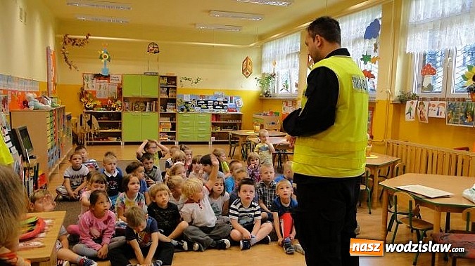 Zdjęcie w galerii na portalu naszwodzislaw.com: Strażnicy Miejscy w Radlinie szkolą przedszkolaków wiadomości z regionu