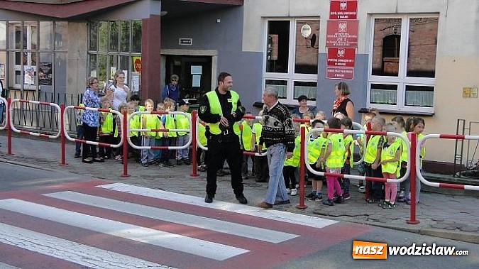 Zdjęcie w galerii na portalu naszwodzislaw.com: Strażnicy Miejscy w Radlinie szkolą przedszkolaków wiadomości z regionu