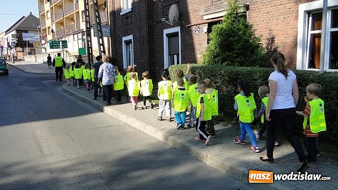 Zdjęcie w galerii na portalu naszwodzislaw.com: Strażnicy Miejscy w Radlinie szkolą przedszkolaków wiadomości z regionu