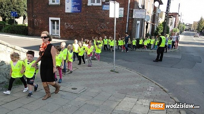 Zdjęcie w galerii na portalu naszwodzislaw.com: Strażnicy Miejscy w Radlinie szkolą przedszkolaków wiadomości z regionu