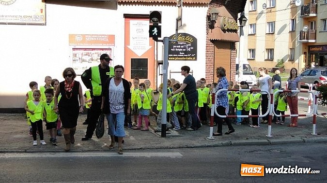 Zdjęcie w galerii na portalu naszwodzislaw.com: Strażnicy Miejscy w Radlinie szkolą przedszkolaków wiadomości z regionu