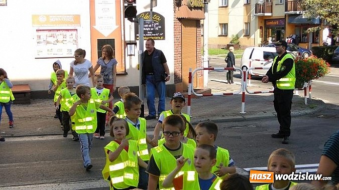 Zdjęcie w galerii na portalu naszwodzislaw.com: Strażnicy Miejscy w Radlinie szkolą przedszkolaków wiadomości z regionu
