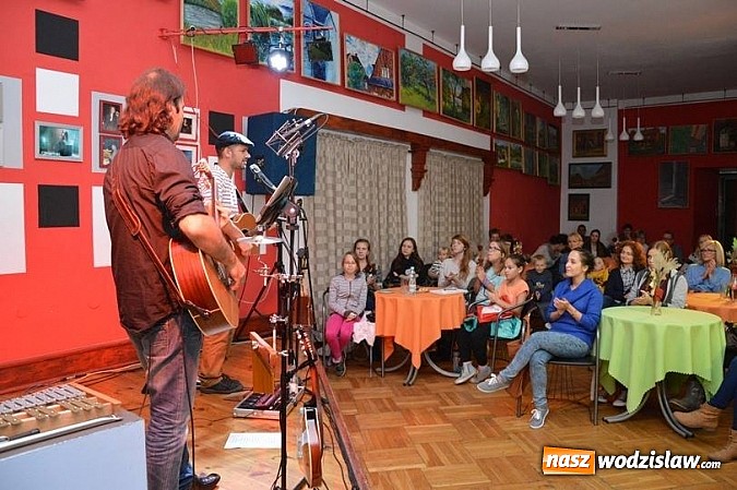 Zdjęcie w galerii na portalu naszwodzislaw.com: Francuski wokalista Romaina Lateltina w Radlinie wiadomości z regionu