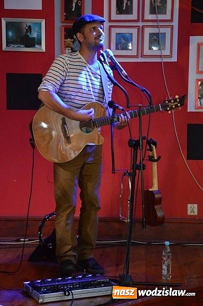 Zdjęcie w galerii na portalu naszwodzislaw.com: Francuski wokalista Romaina Lateltina w Radlinie wiadomości z regionu