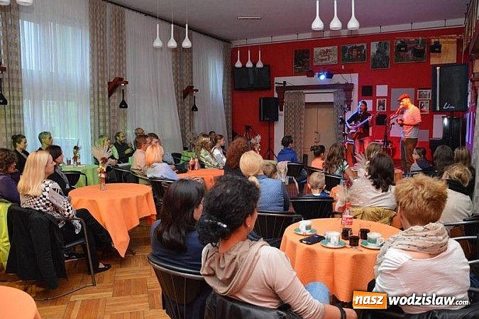 Zdjęcie w galerii na portalu naszwodzislaw.com: Francuski wokalista Romaina Lateltina w Radlinie wiadomości z regionu