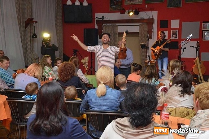 Zdjęcie w galerii na portalu naszwodzislaw.com: Francuski wokalista Romaina Lateltina w Radlinie wiadomości z regionu