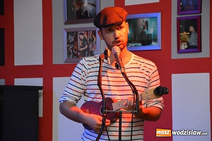 Zdjęcie w galerii na portalu naszwodzislaw.com: Francuski wokalista Romaina Lateltina w Radlinie wiadomości z regionu