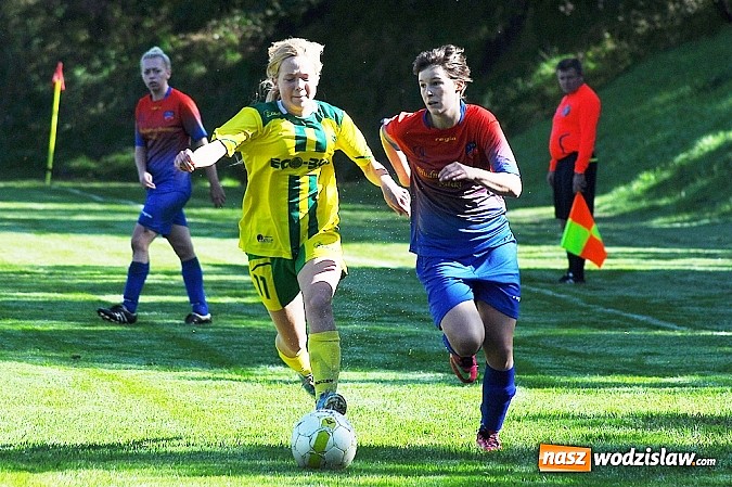 Zdjęcie w galerii na portalu naszwodzislaw.com: Dziewczyny z SWD rozbiły UKS Gamów wiadomości z regionu