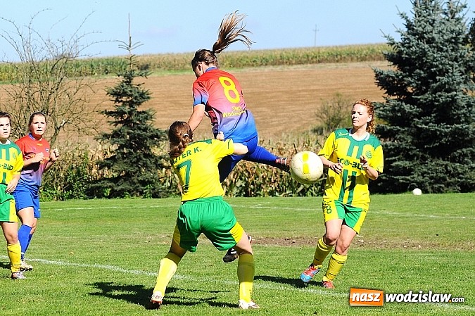 Zdjęcie w galerii na portalu naszwodzislaw.com: Dziewczyny z SWD rozbiły UKS Gamów wiadomości z regionu