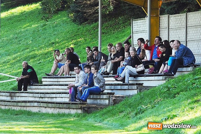 Zdjęcie w galerii na portalu naszwodzislaw.com: Dziewczyny z SWD rozbiły UKS Gamów wiadomości z regionu