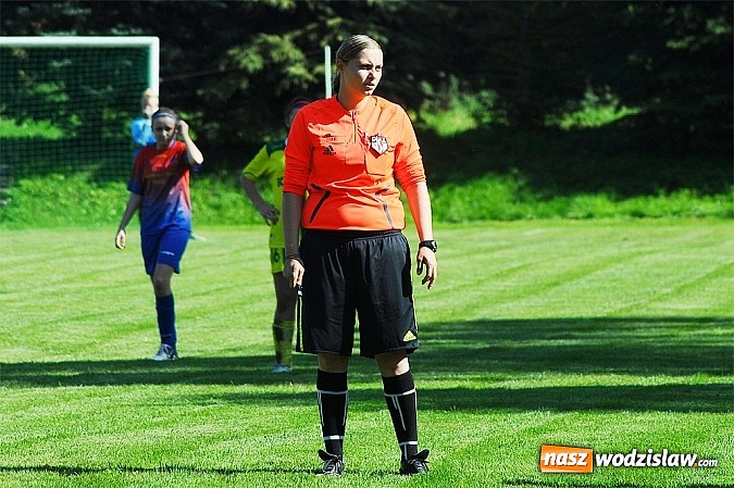 Zdjęcie w galerii na portalu naszwodzislaw.com: Dziewczyny z SWD rozbiły UKS Gamów wiadomości z regionu