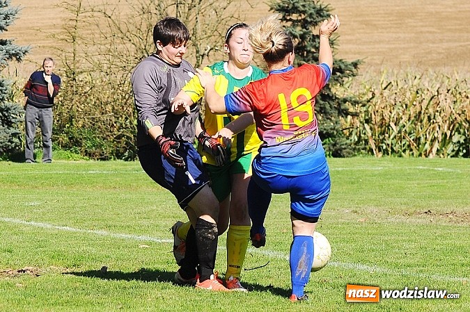 Zdjęcie w galerii na portalu naszwodzislaw.com: Dziewczyny z SWD rozbiły UKS Gamów wiadomości z regionu