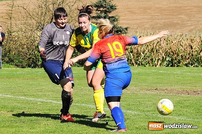 Zdjęcie w galerii na portalu naszwodzislaw.com: Dziewczyny z SWD rozbiły UKS Gamów wiadomości z regionu
