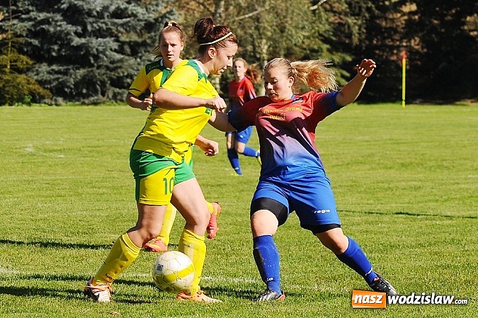 Zdjęcie w galerii na portalu naszwodzislaw.com: Dziewczyny z SWD rozbiły UKS Gamów wiadomości z regionu