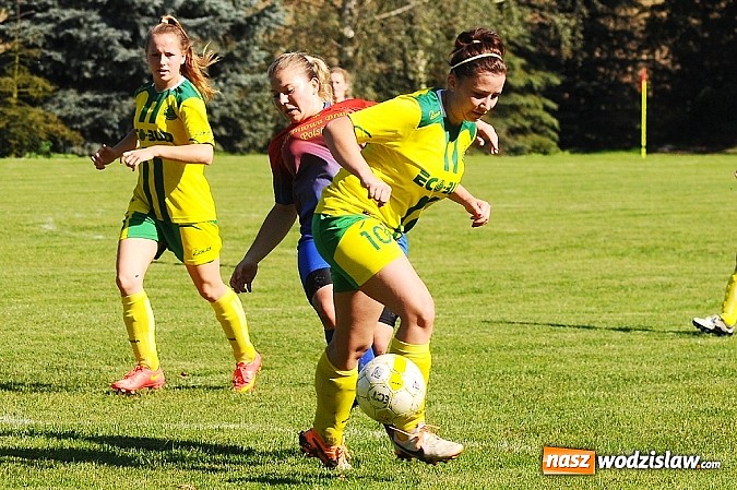 Zdjęcie w galerii na portalu naszwodzislaw.com: Dziewczyny z SWD rozbiły UKS Gamów wiadomości z regionu
