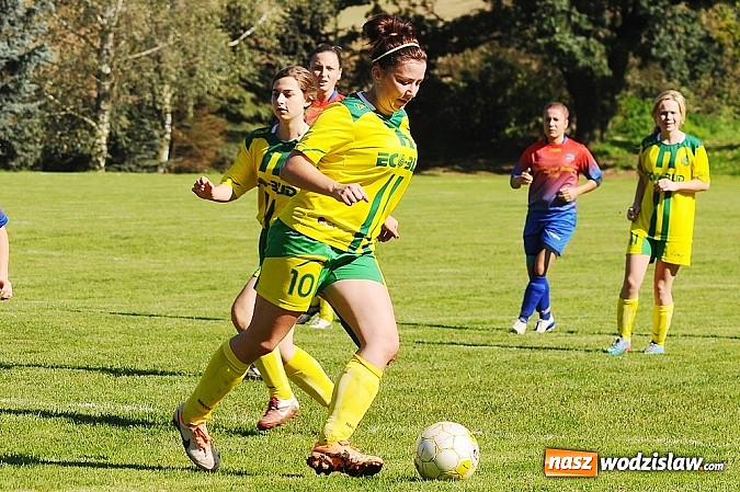 Zdjęcie w galerii na portalu naszwodzislaw.com: Dziewczyny z SWD rozbiły UKS Gamów wiadomości z regionu